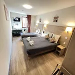 Du Cheval Blanc Hotel 2*