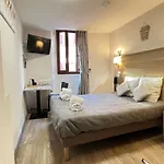 Du Cheval Blanc Hotel 2*