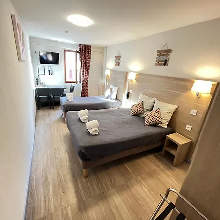 Du Cheval Blanc Hotell 2*