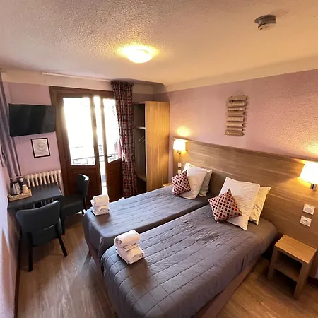 Du Cheval Blanc Hotell 2*