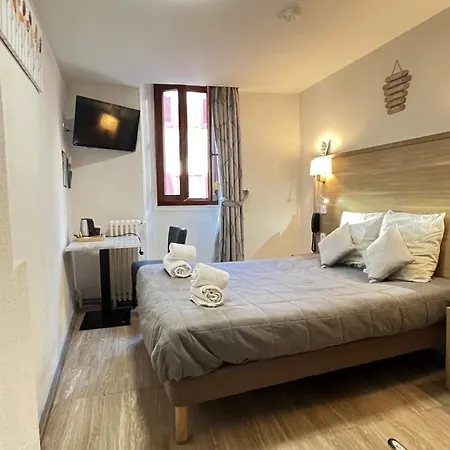 Du Cheval Blanc Hotell 2*