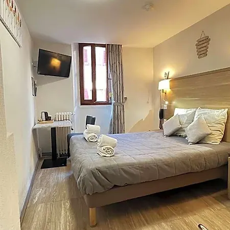 Hotel Du Cheval Blanc 2*
