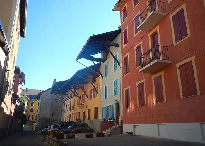 Du Cheval Blanc Hotel 2*